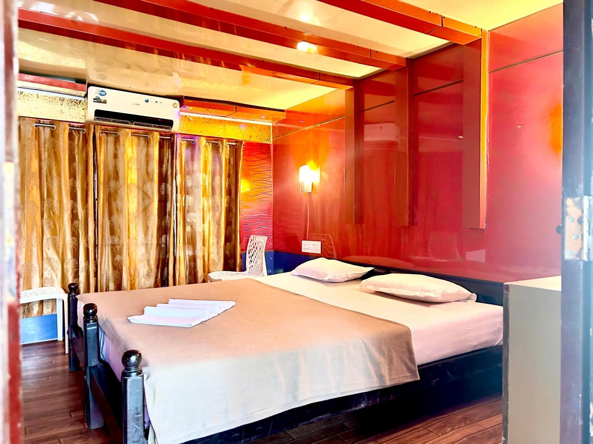 Отель Harmony Houseboats Alappuzha Экстерьер фото